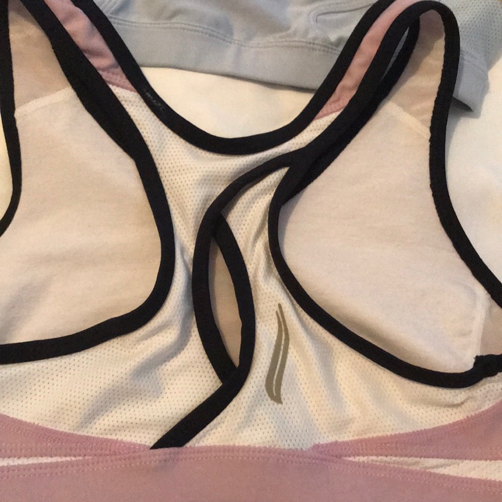 Nike Dri-Fit sports bras-like new worn maybe once - Picture 3 of 7